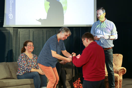 Beate Fischer bei der Preisverleihung, Foto Matthias Heinzmann