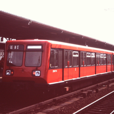 Berliner S-Bahn rubinrot und schwarz, Foto: Rotti