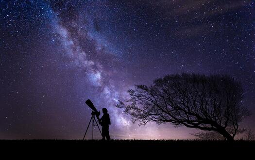 Sterne schauen mit Teleskop Victoria rt auf Pixabay
