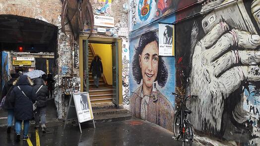 Anne Frank Zentrum, Eingang, Foto von Wikipedia