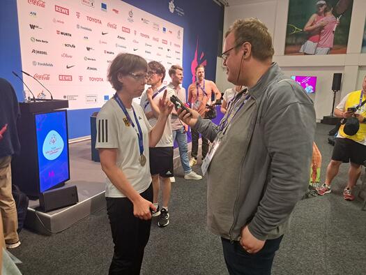 Dave interviewt die deutsche Mannschaft.