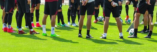 Fußballer auf einem Fußballfeld