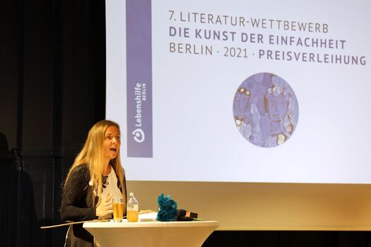 Alexandra Lüthen liest: Mit Hasenherz und Löwenmut, Foto: Matthias Heinzmann