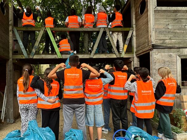 Die Andersen Grundschule beim &quot;World Clean Up Day&quot; 2025