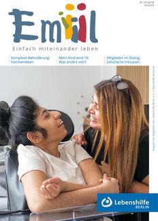 Der Titel zeigt Mutter und Tochter einander zugewandt (Foto: Dennis Lenz)
