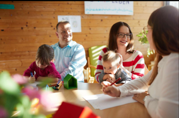 Familie mit zwei Töchtern (Foto: Florian von Ploetz)