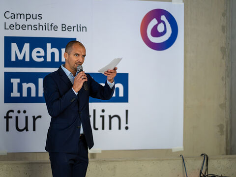 Falk Jarling, Geschäftsführer Lebenshilfe gGmbH, berichtet zum Campus Lebenshilfe Berlin