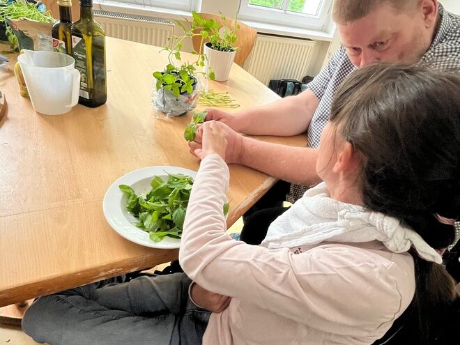 Gruppe 6: Wir machen Pesto. Gruppe 6: Wir machen Pesto.