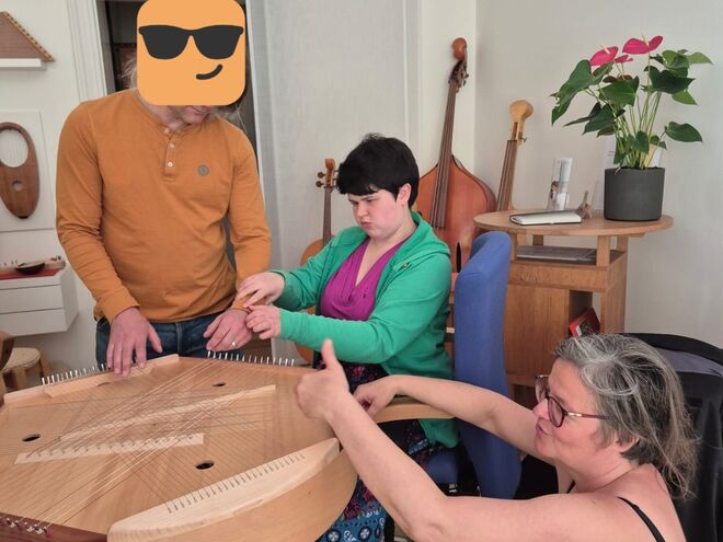 Gruppe 8: Musizieren mit einem neuen Instrument. Gruppe 8: Musizieren mit einem neuen Instrument.