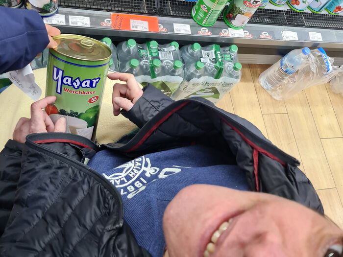 Gruppe 1: Das klappt schon mal, aber Regale sind für uns Rollis ja immer eine Hürde.