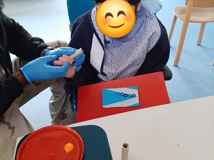 Gruppe 3: Wir gestalten Karten für den Tauschbeutel.