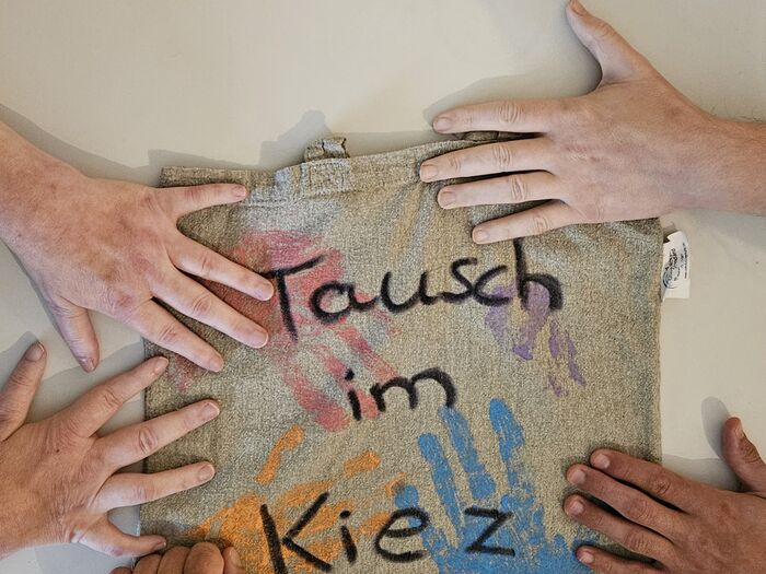 Gruppe 3: Tausch im Kiez – Wissen teilen und lernen durch Geben und Nehmen. Gruppe 3: Tausch im Kiez – Wissen teilen und lernen durch Geben und Nehmen.