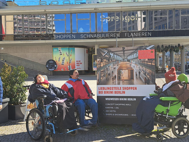 Gruppe 4: Ausflug zum Kudamm. Gruppe 4: Ausflug zum Kudamm.