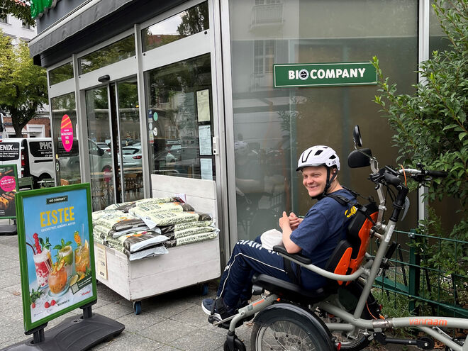 Gruppe 7: Einkaufstour im Kiez mit dem E-Bike. Gruppe 7: Einkaufstour im Kiez mit dem E-Bike.